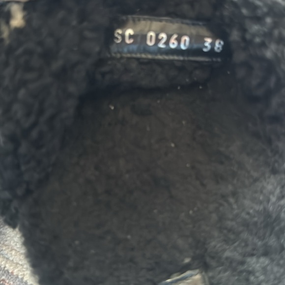 Louis Vuitton LV Shearling Fur Slippers Black White Mules Slides - Picture 6 of 7